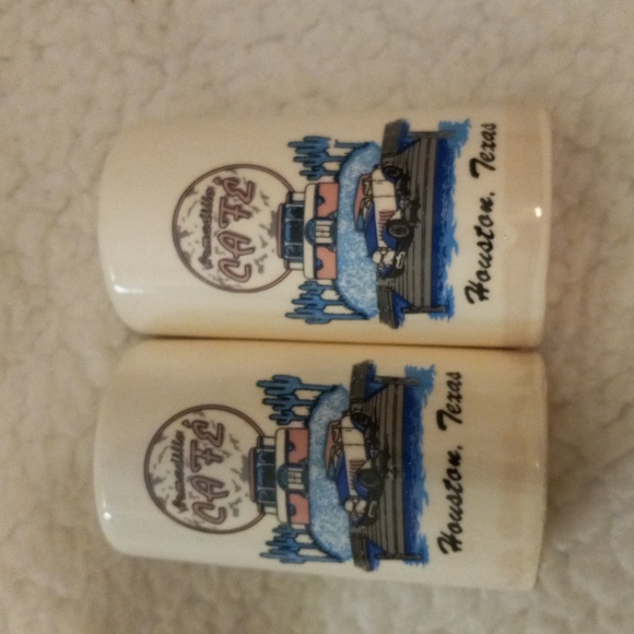 Other - Armadillo Cafe Houston Texas Salt and Pepper Shaker Set Vintage Retro Car